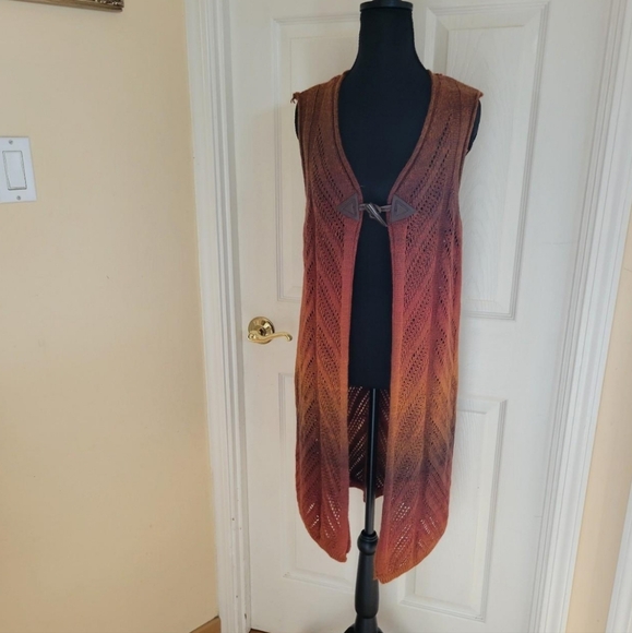Gradient Knit Sleeveless Cardigan - Picture 1 of 9